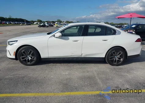 2026 BMW 530I из США, поврежденный, VIN WBA43FJ05TCV83191